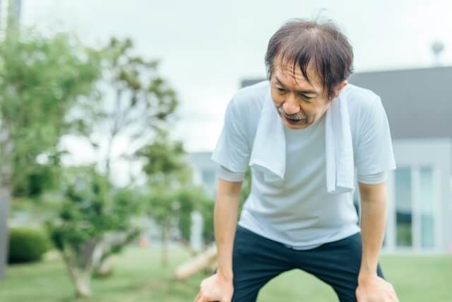 疲れた男性.jpg