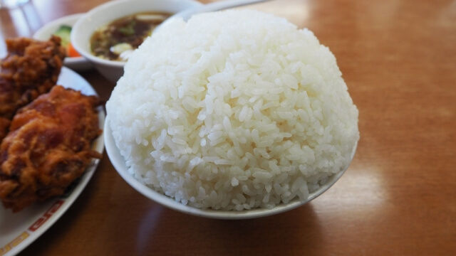 味噌ピーナッツをご飯のお供として楽しむイメージ