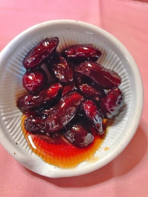 殻を割ると蜜たっぷりの甘納豆