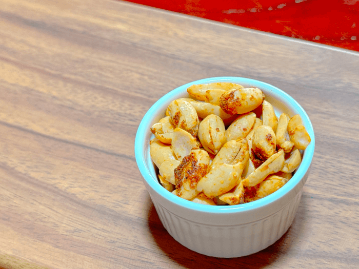 辛口ピーナッツ2アップ写真700..