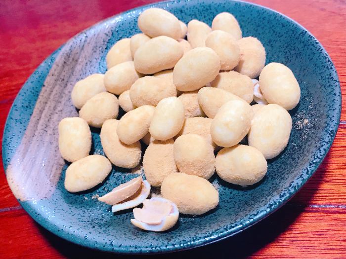 ハロウィンにおすすめのホワイトチョコピー（キャラメル味）千葉県産落花生とベルギーチョコ使用