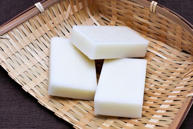 お餅に落花生を合わせた冬のアレンジ例。香ばしさと甘みが相性抜群の組み合わせ