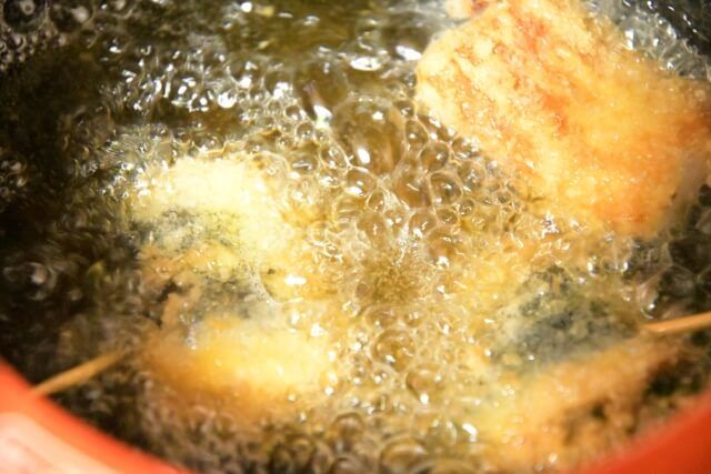 天ぷらイメージ画像。落花生油に豊富なオレイン酸のおかげで、天ぷらはサクッとした食感に仕上がります。