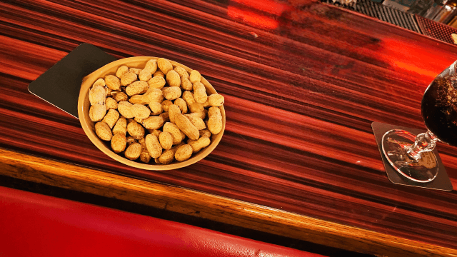 カロリーは高め。食べ過ぎには注意落花生イメージ