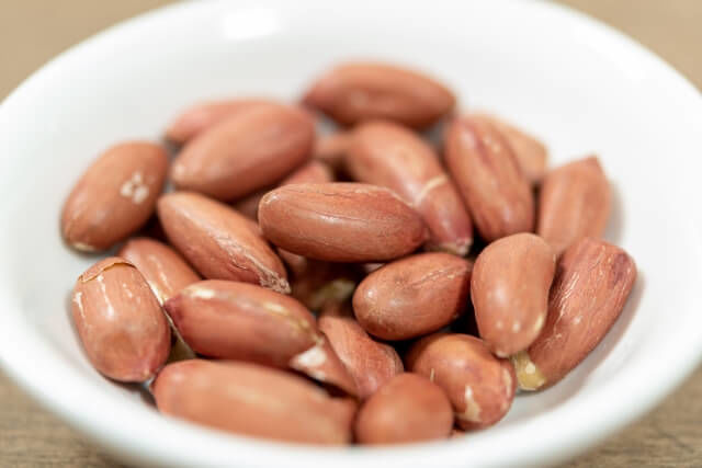渋皮つき落花生の実物写真